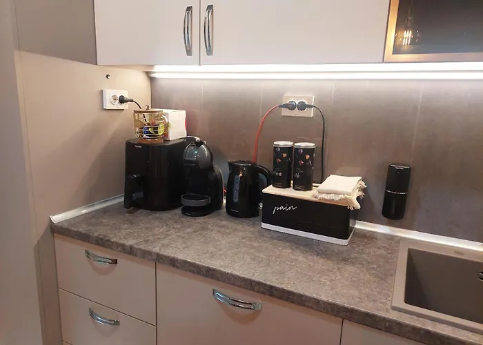 Dellux - Petra ヴァルナ