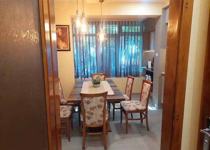 Dellux - Petra ヴァルナ